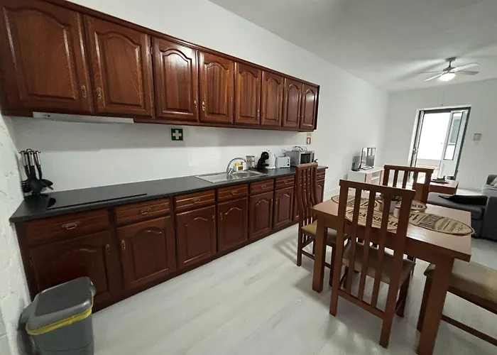 Casa Da Praca Ii Vila Nova (Terceira)